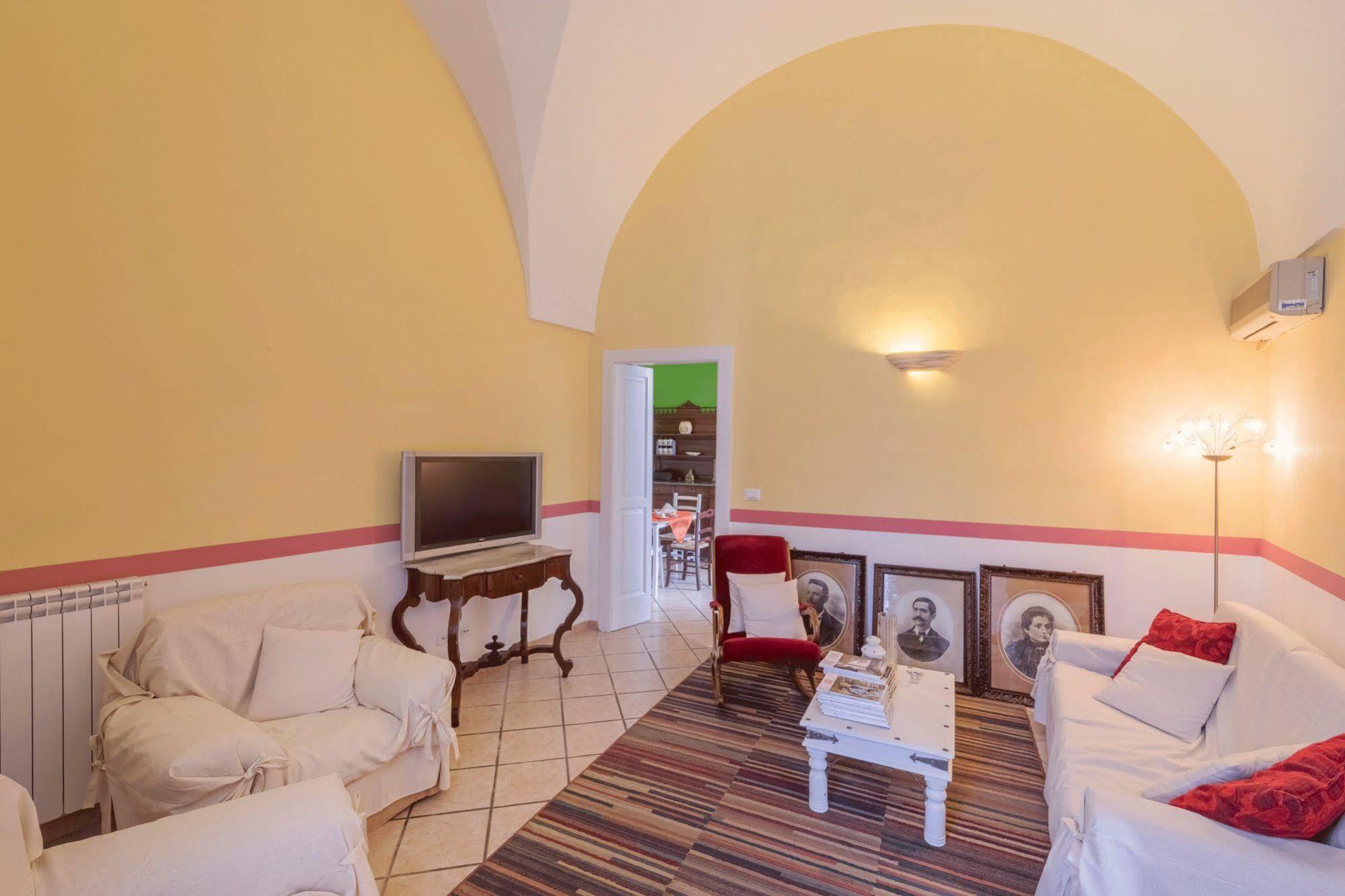 La Naca Della Taranta B&B Галатіна Екстер'єр фото