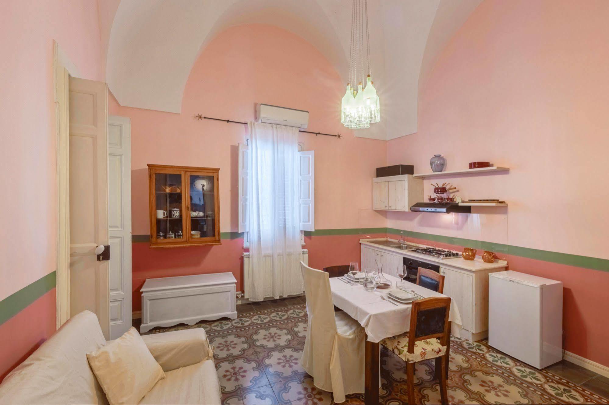 La Naca Della Taranta B&B Галатіна Екстер'єр фото